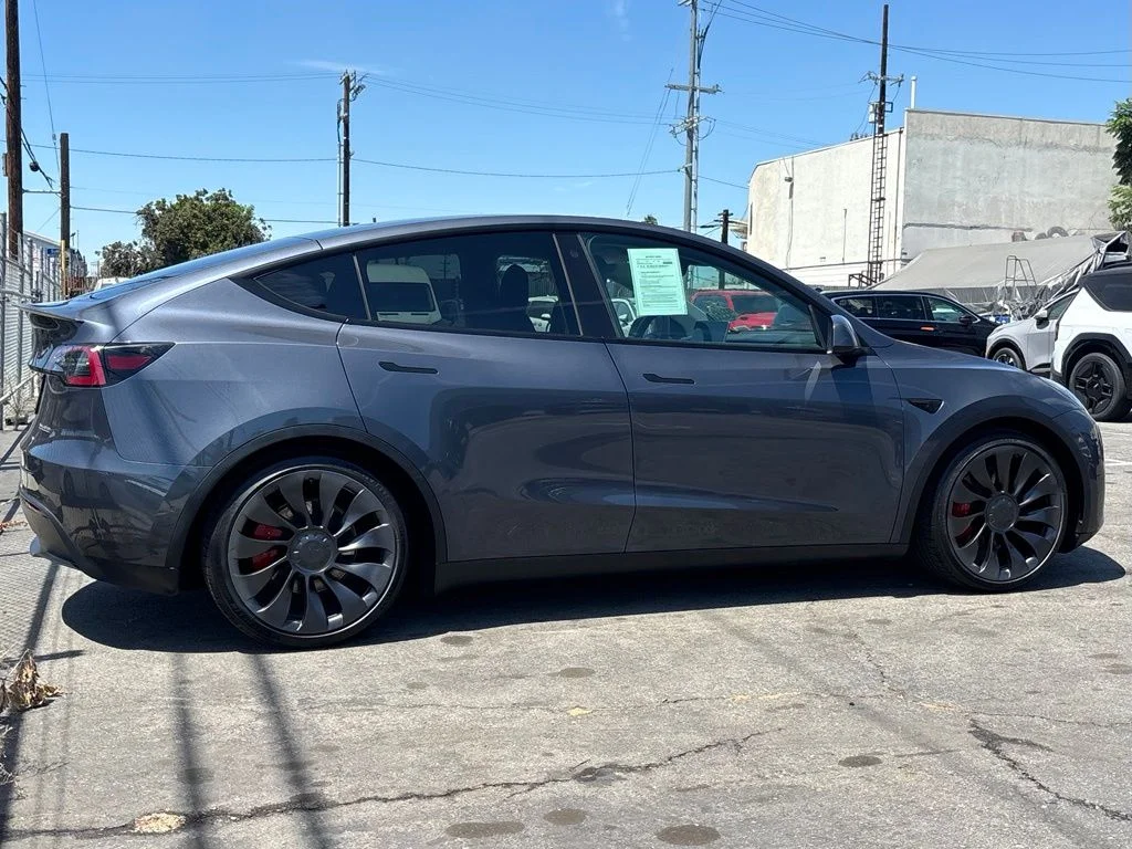 Used 2022  Tesla Performance image 3