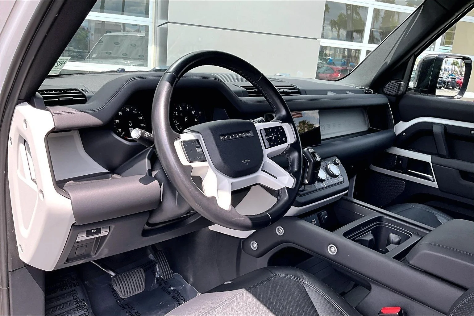 Used 2024 White Land Rover S image 14