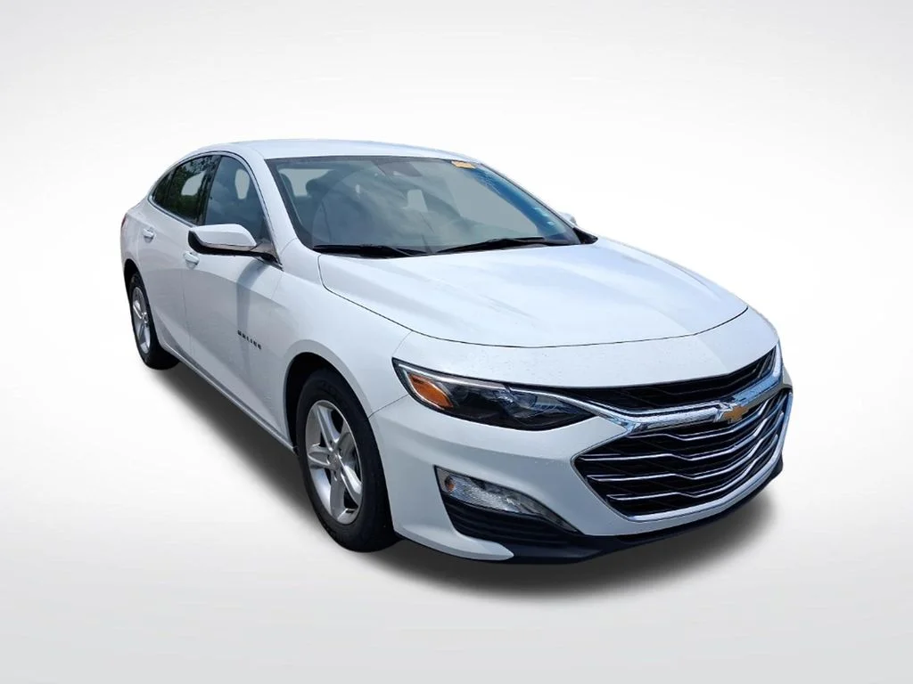Used 2024 White Chevrolet LT image 3