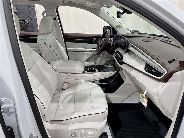 New 2026 Iridescent White Tricoat Buick Avenir image 28
