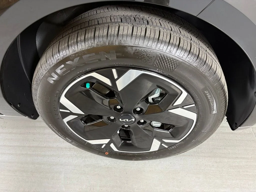 New 2026 Steel Gray Kia WIND image 11