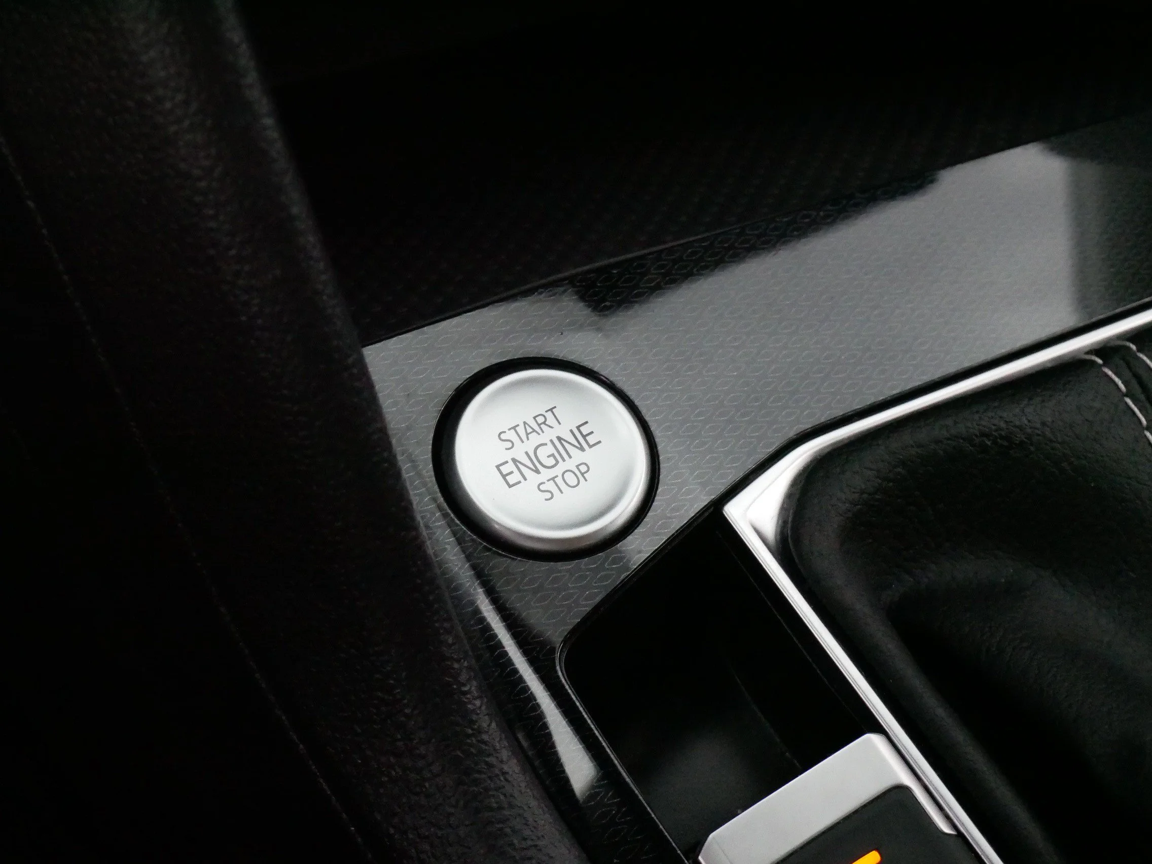 Used 2025 Pure White Volkswagen S image 28