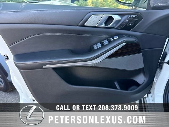 Used 2026 White BMW xDrive40i image 24