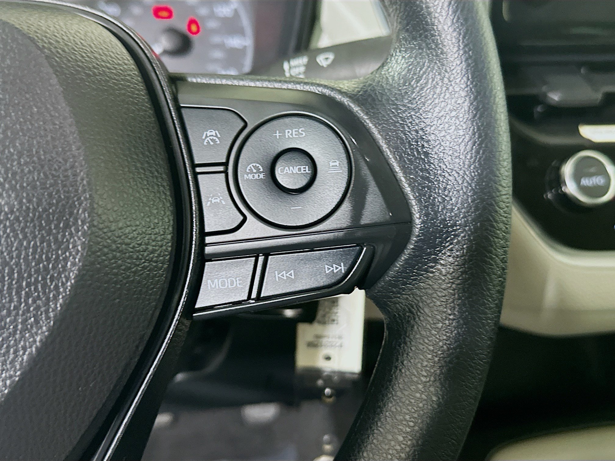 Used 2024 Ice Toyota LE image 17