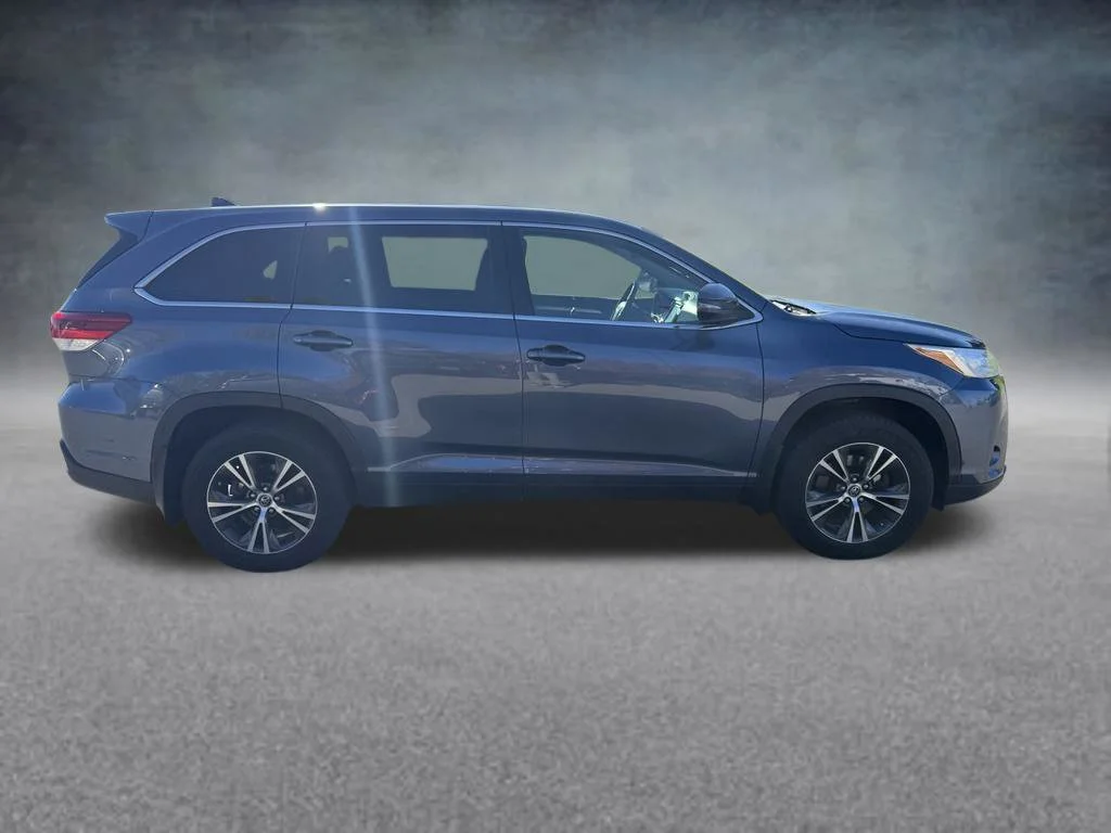 Used 2019 Blue Toyota LE Plus image 7