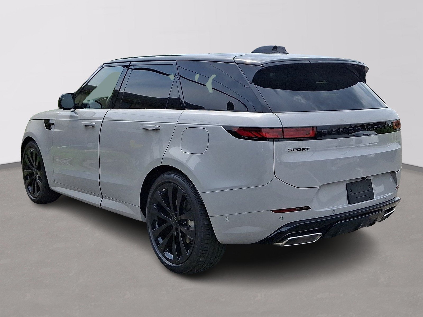 New 2026 Borasco Grey LAND ROVER Dynamic SE image 4