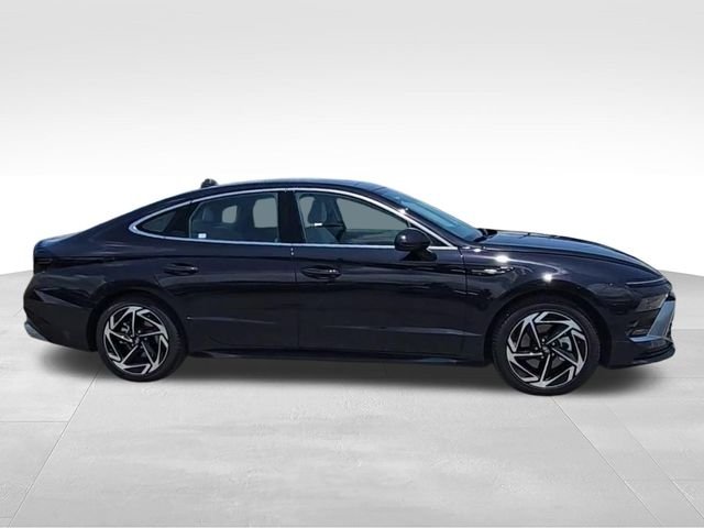 Used 2024 Blue Hyundai SEL image 9