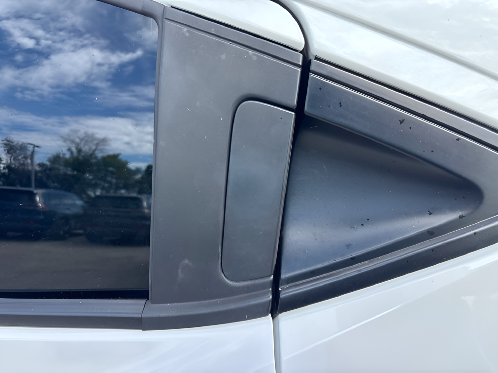 Used 2022 White Honda EX image 33