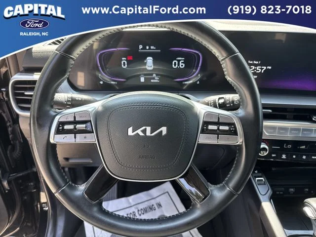 Used 2025 Black Kia S image 25