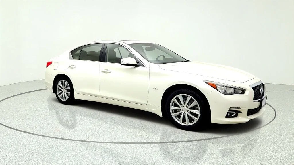 Used 2016 Majestic White INFINITI 4dr Sedan 2.0t Premium AWD w/ Premium Plus Pkg image 3