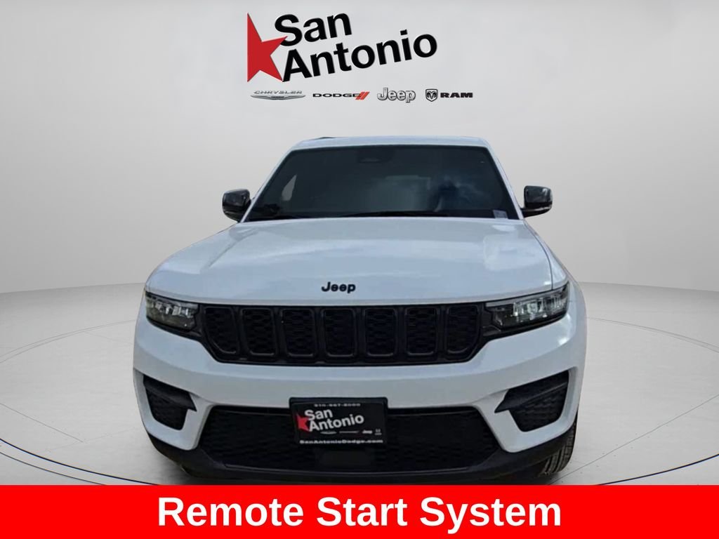 New 2025 Bright White Clear-Coat Exterior Paint Jeep Altitude X image 5