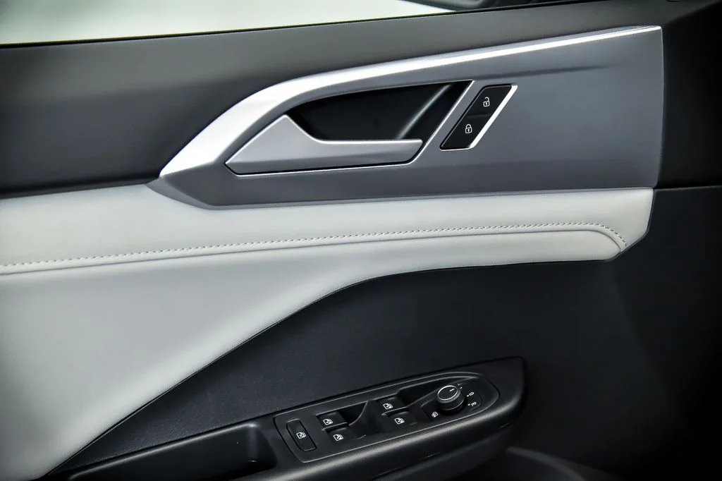 New 2026 Silver Volkswagen 1.5T SE image 5