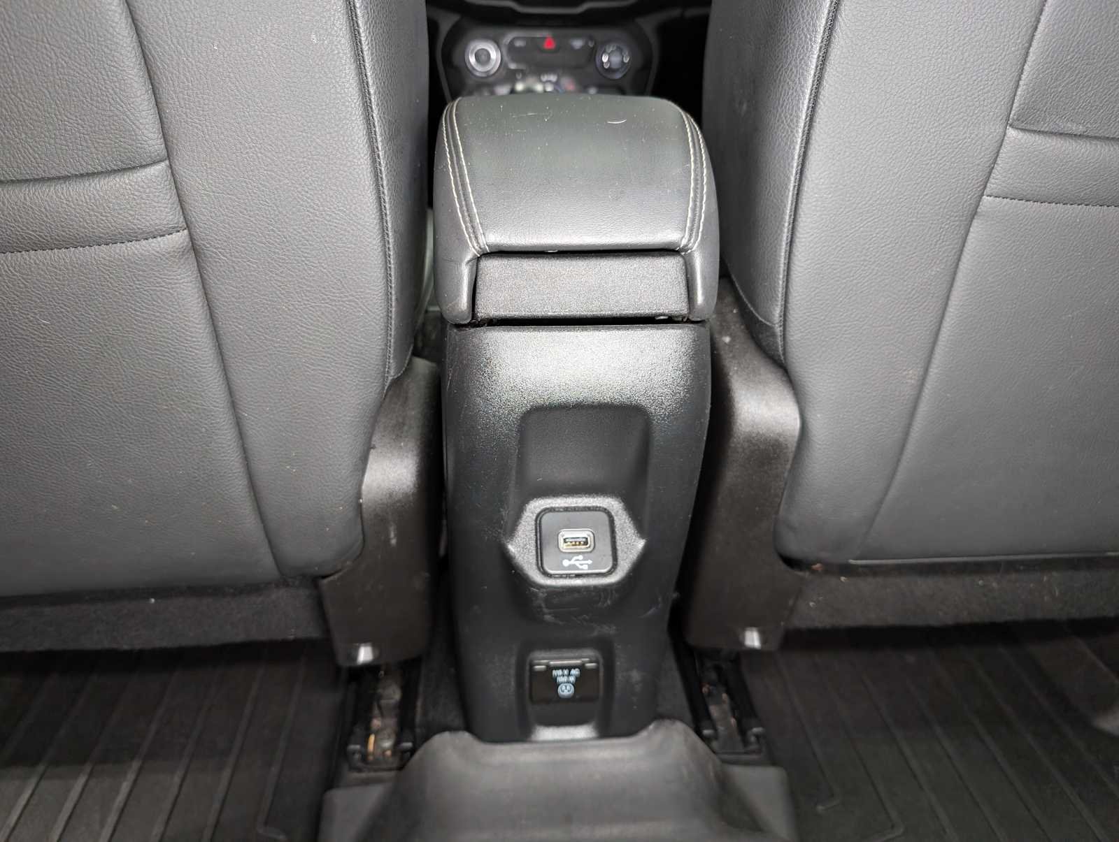 Used 2019 Alpine White Clearcoat Jeep Limited image 22