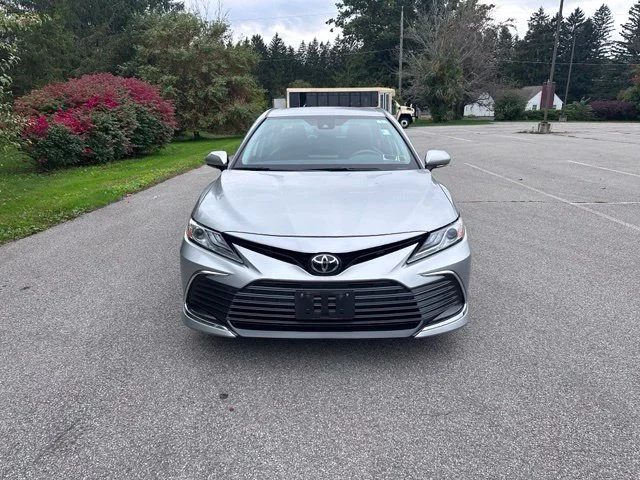 Used 2022 Silver Toyota XLE image 8