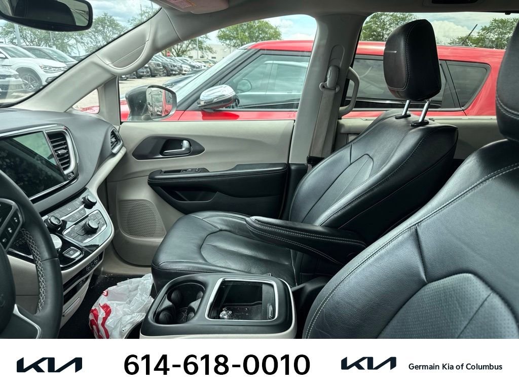 Used 2022 Gray Chrysler Touring L image 7
