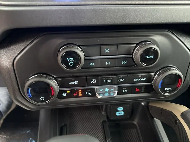 New 2025 Carbonized Gray Metallic Ford Badlands® image 17