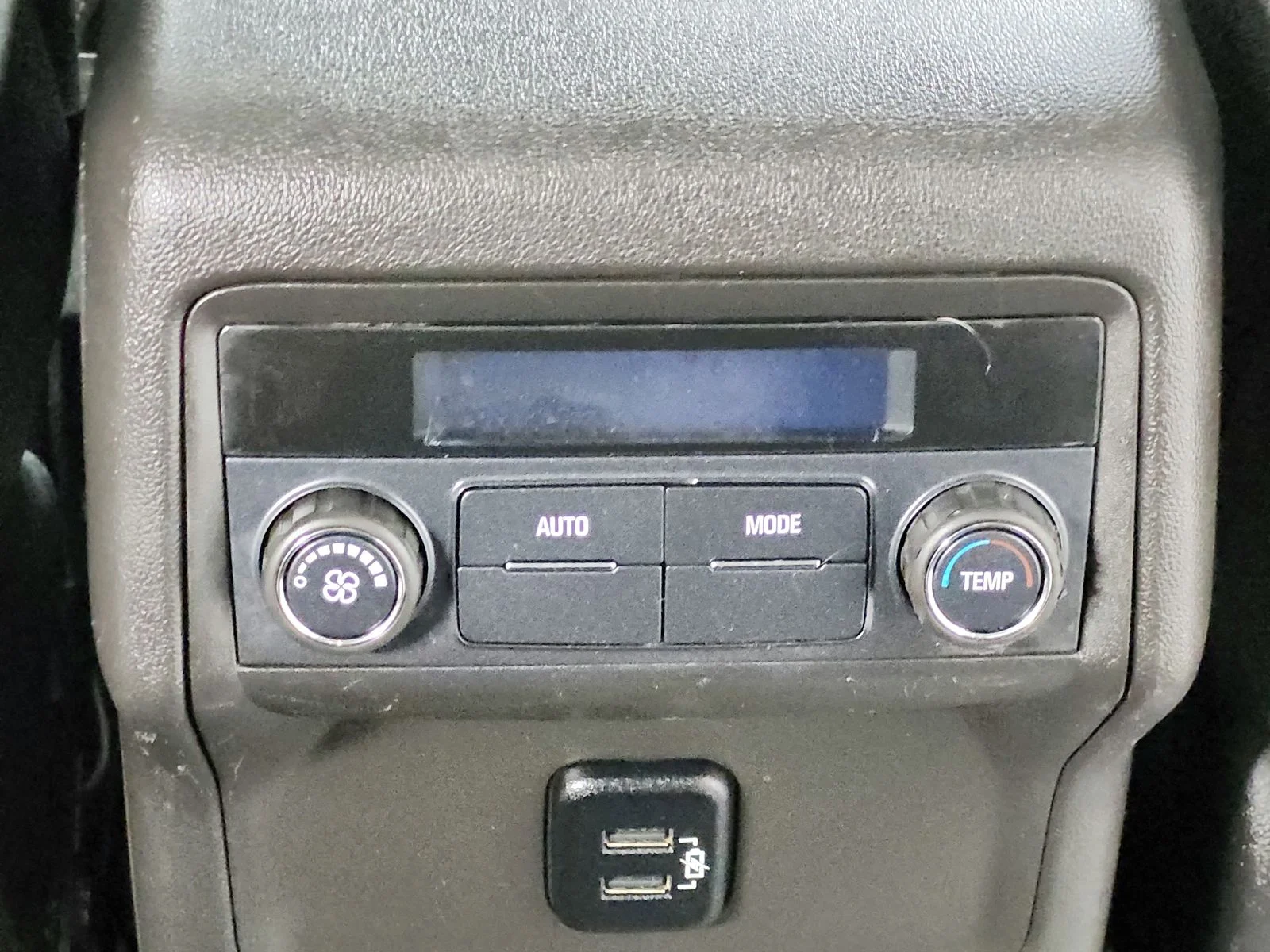 Used 2018 Silver GMC SLE-2 image 36