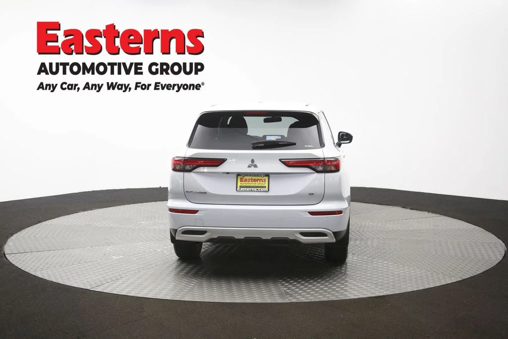 Used 2024 White Mitsubishi SE image 37