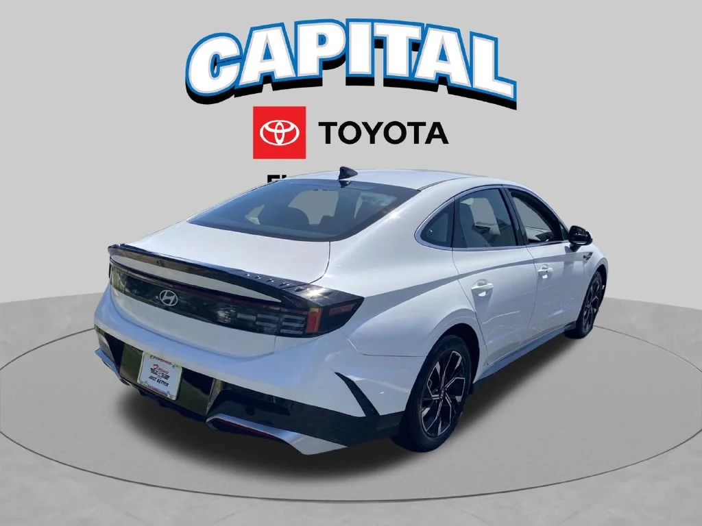 Used 2025 White Hyundai SEL image 14