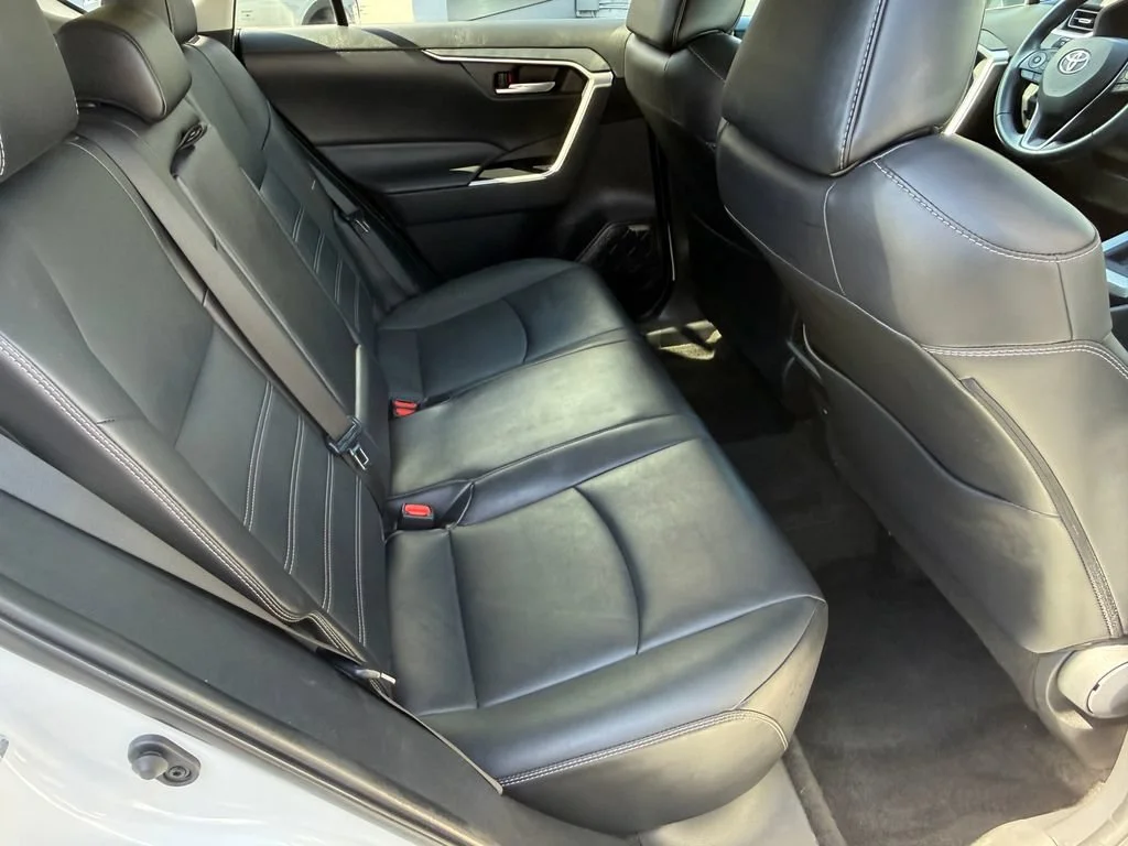 Used 2023  Toyota XLE Premium image 18