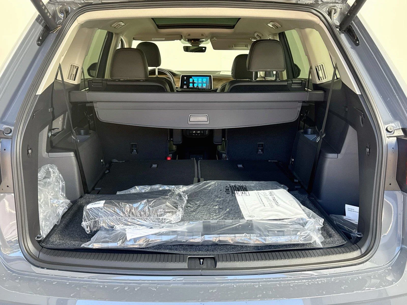 New 2026 Pure Gray Volkswagen 2.0T SE w/Technology image 26