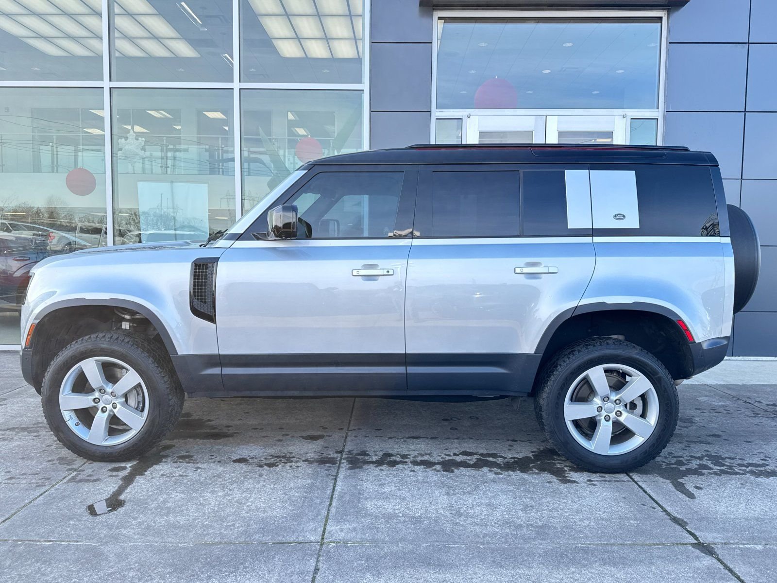 Used 2020 Silver Land Rover First Edition image 6