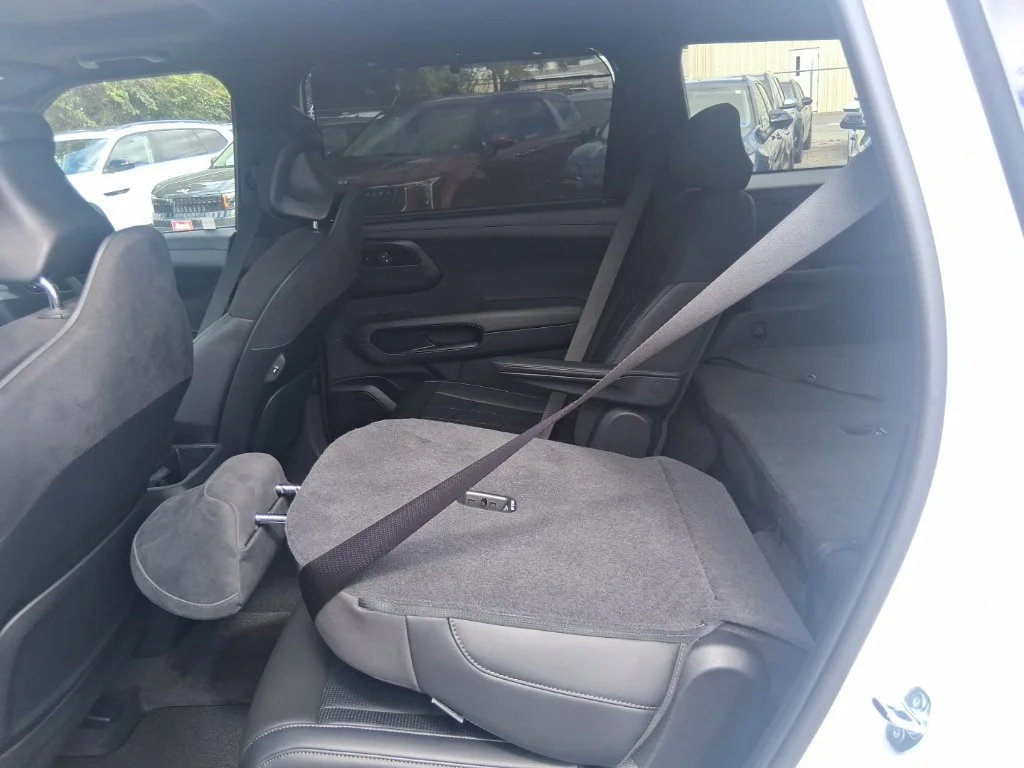 Used 2027 White Kia  image 13