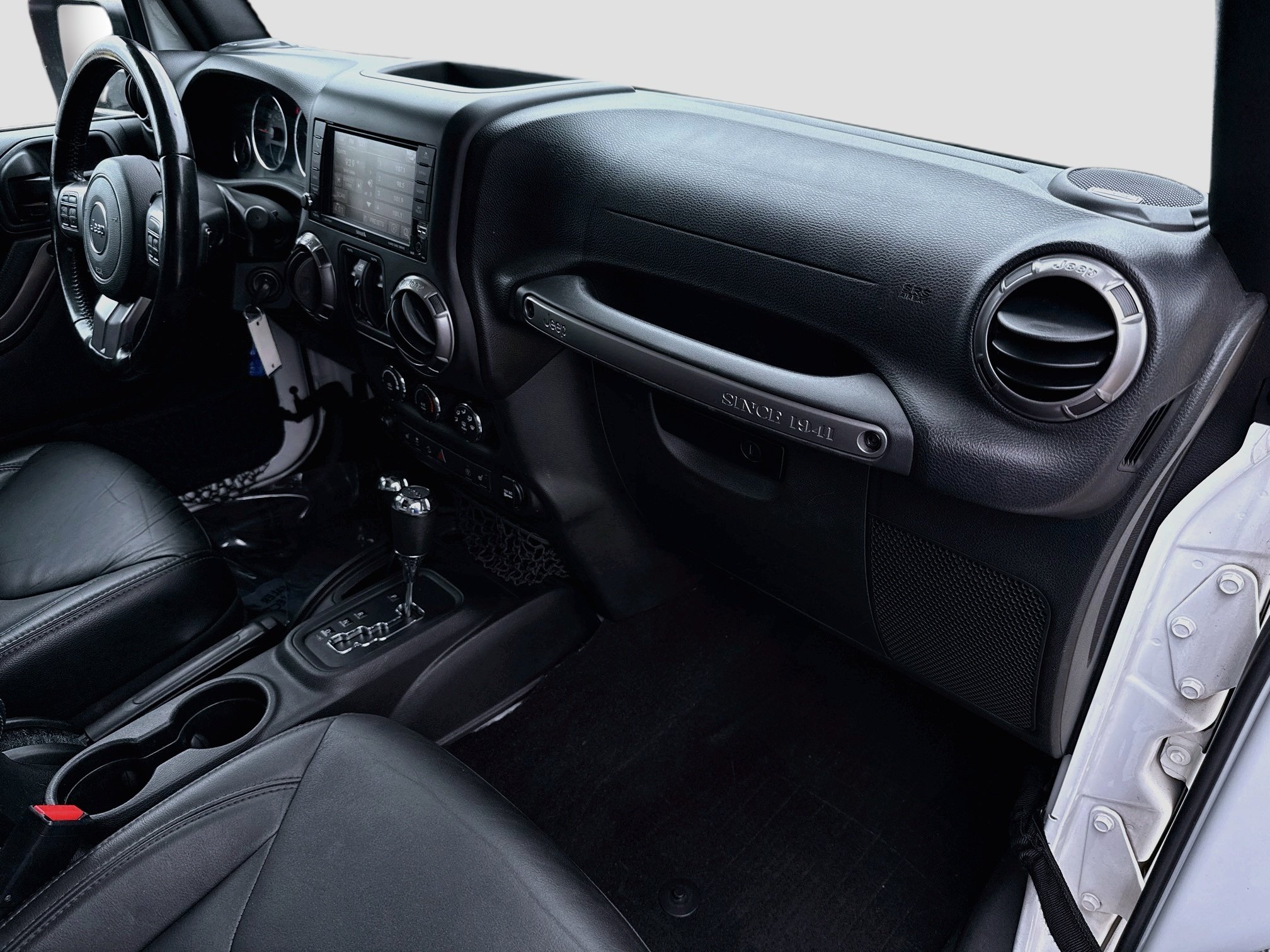 Used 2018 Bright White Clearcoat Jeep Altitude image 26