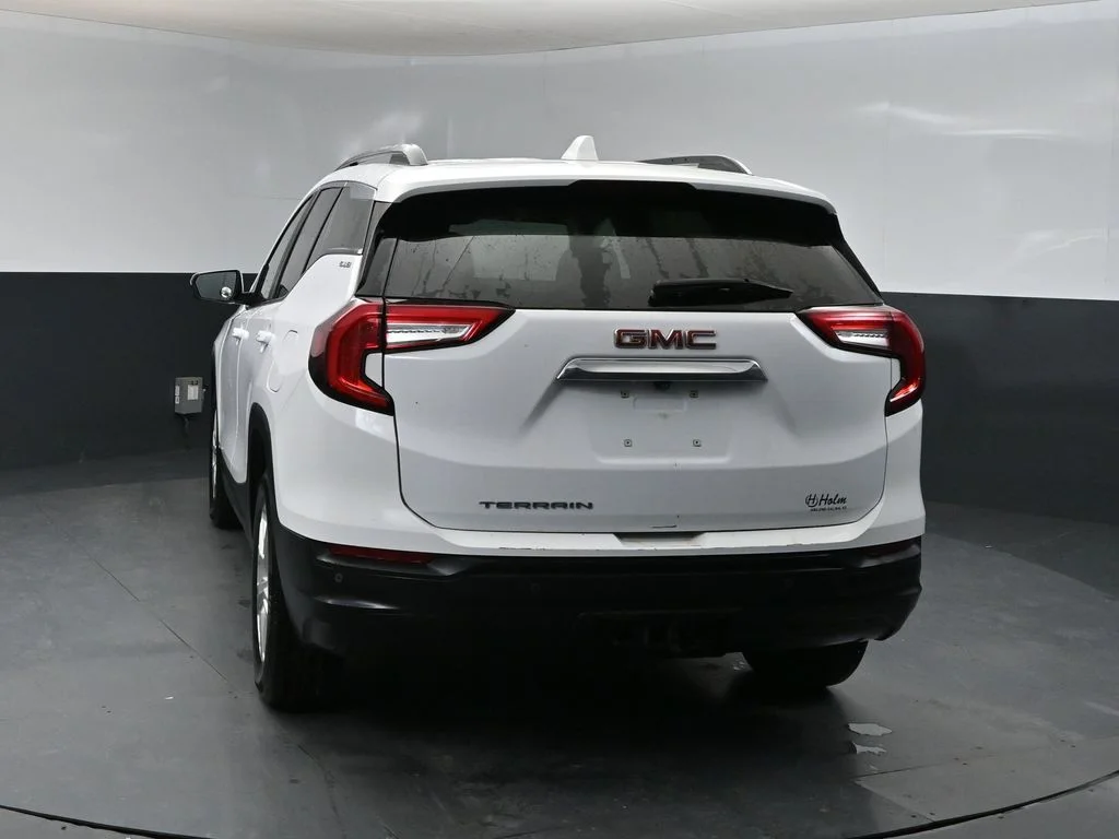 Used 2022 White GMC SLE image 3