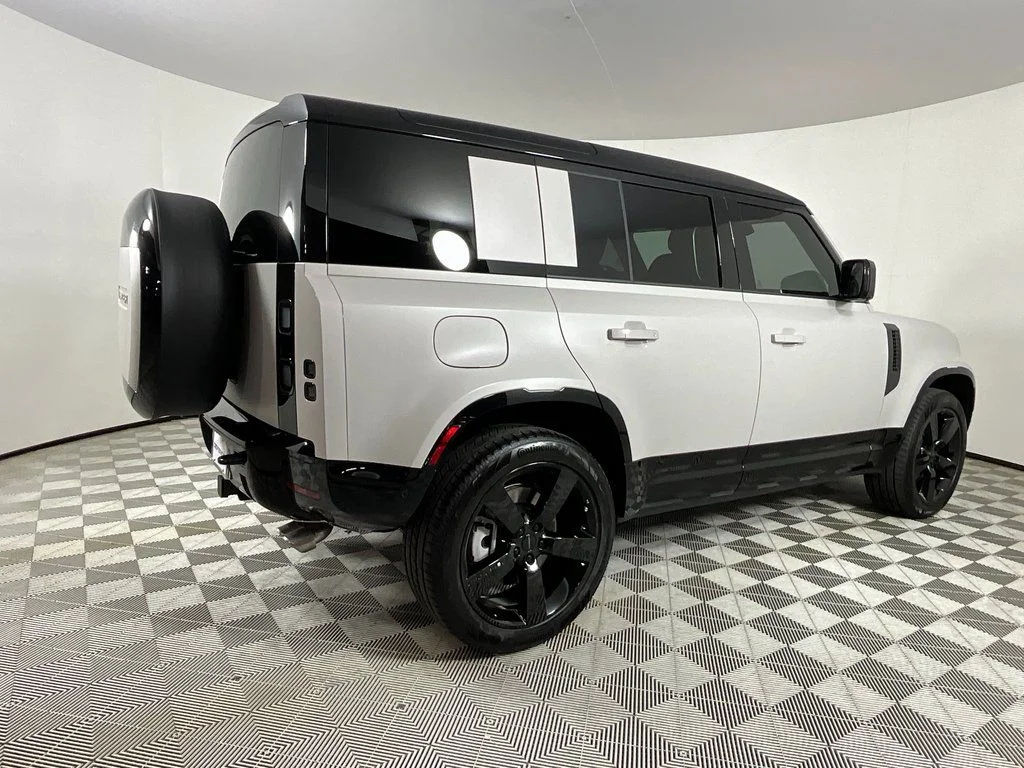 New 2026 Borasco Grey Land Rover X-Dynamic SE image 2