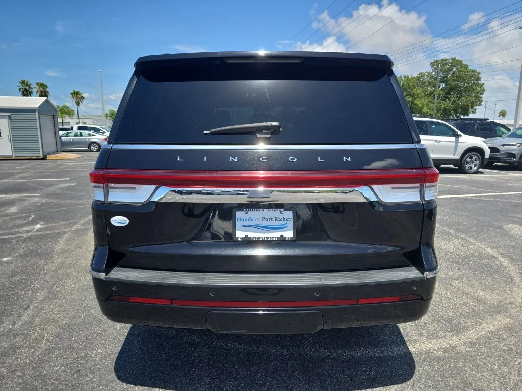 Used 2022 Black Lincoln Reserve image 5