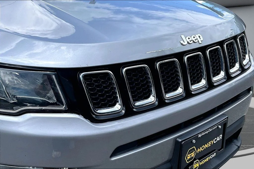 Certified Used 2019 Silver Jeep Latitude image 33