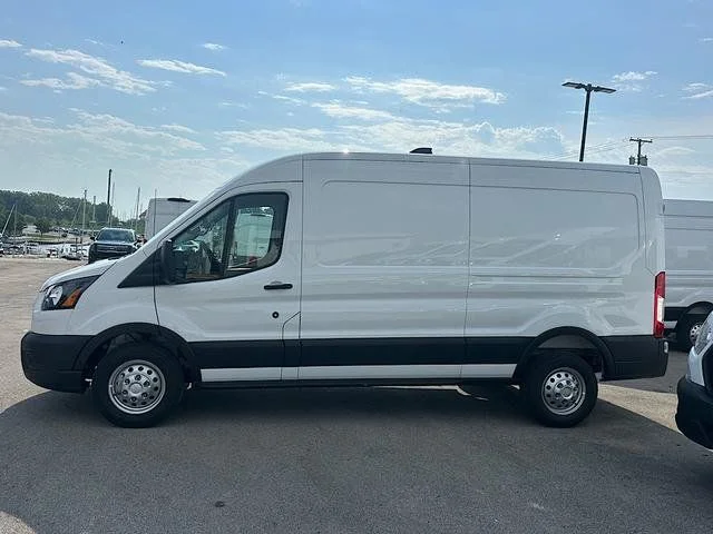 New 2026 Oxford White Ford Cargo Van image 5