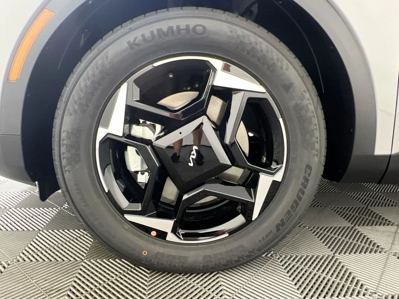 New 2026 Wolf Gray Kia EX image 11