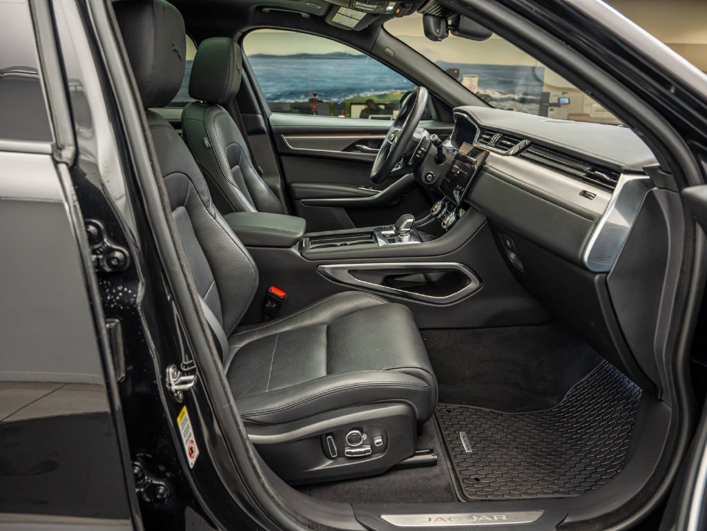 Used 2021 Santorini Black Metallic Jaguar P250 S image 34