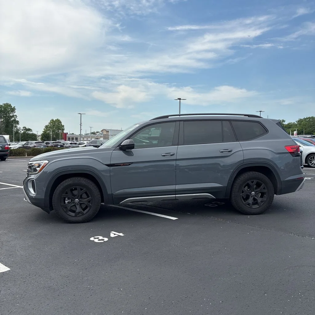 2025 Volkswagen Atlas 2.0T Atlas Peak Edition 4MOTION's photo