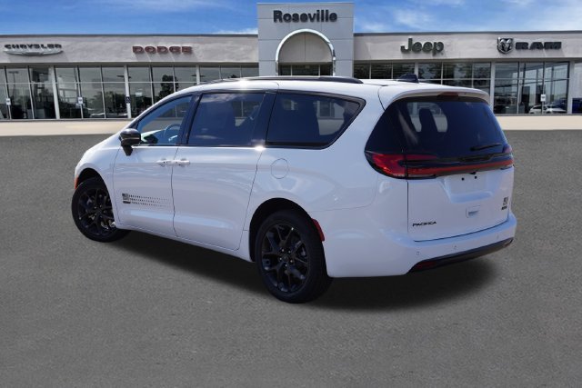 New 2027 Bright White Clear-Coat Paint Chrysler Select image 5