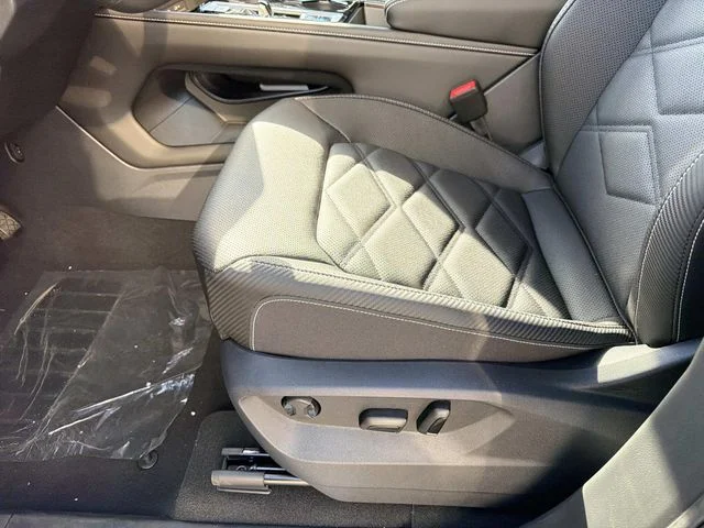 New 2026 Black Volkswagen 2.0T SE w/Technology image 15
