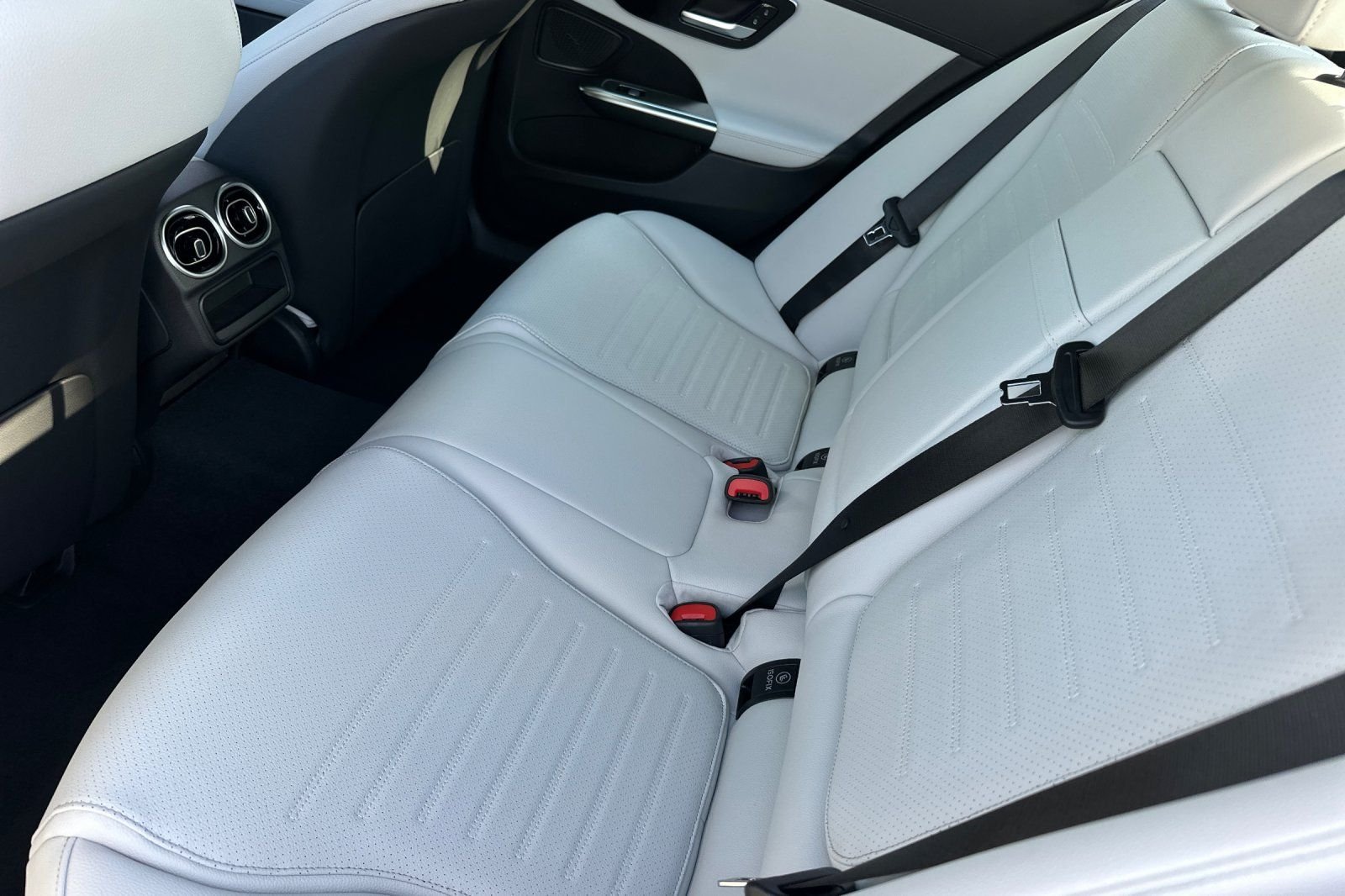 2026 Mercedes-Benz C-Class Sedan C 300 - Photo 10