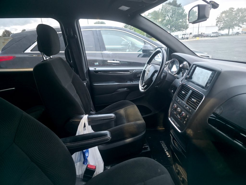 Used 2017 Octane Red Pearlcoat Dodge SE Plus image 5