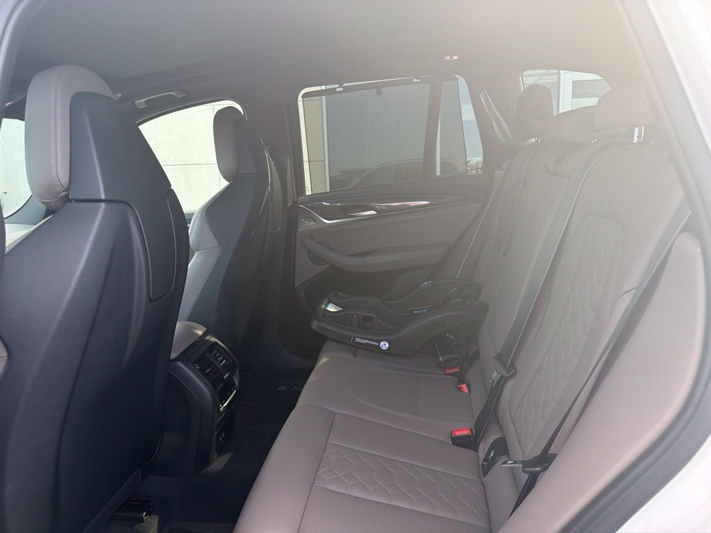 Used 2022 Alpine White BMW M image 2