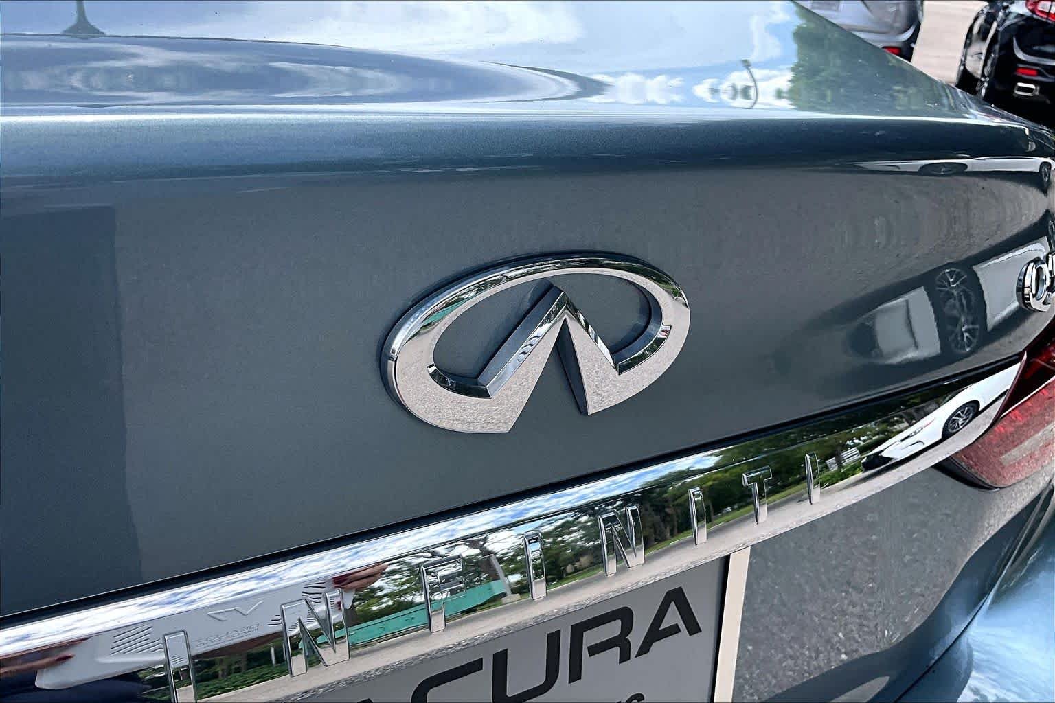 Used 2018 Hagane Blue INFINITI 3.0t LUXE image 10