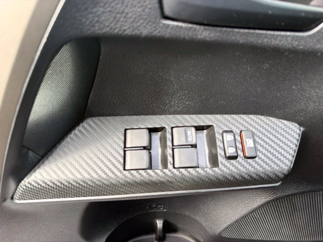 Used 2015 Black Toyota LE image 9