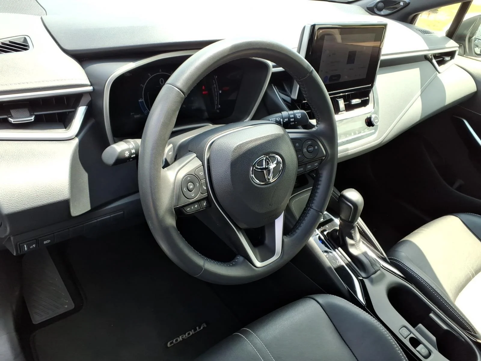 Used 2024 Ice Cap Toyota XSE image 8