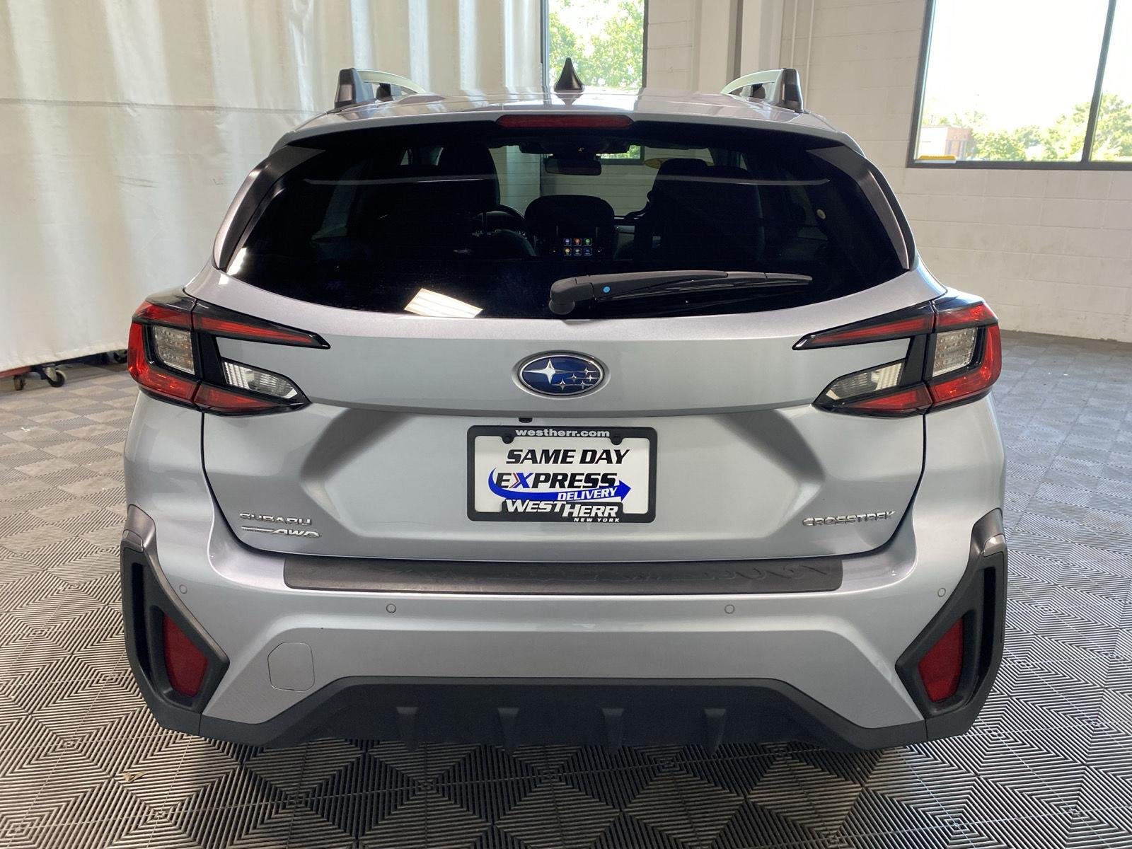 Used 2024 Ice Silver Metallic Subaru Limited image 12