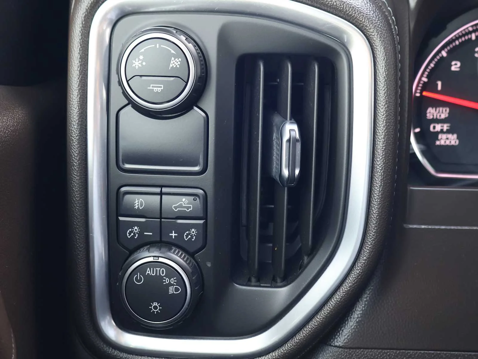 Used 2019 Black Chevrolet RST image 21