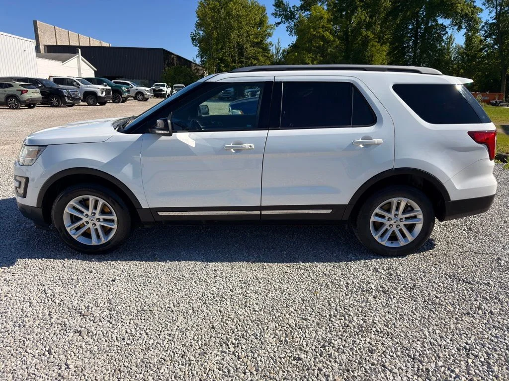 Used 2017 White Ford XLT image 12