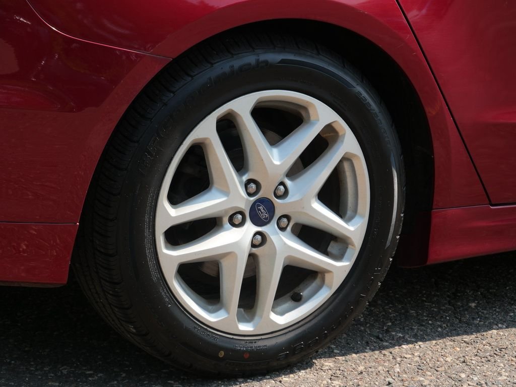 Used 2015 Red Ford SE image 7