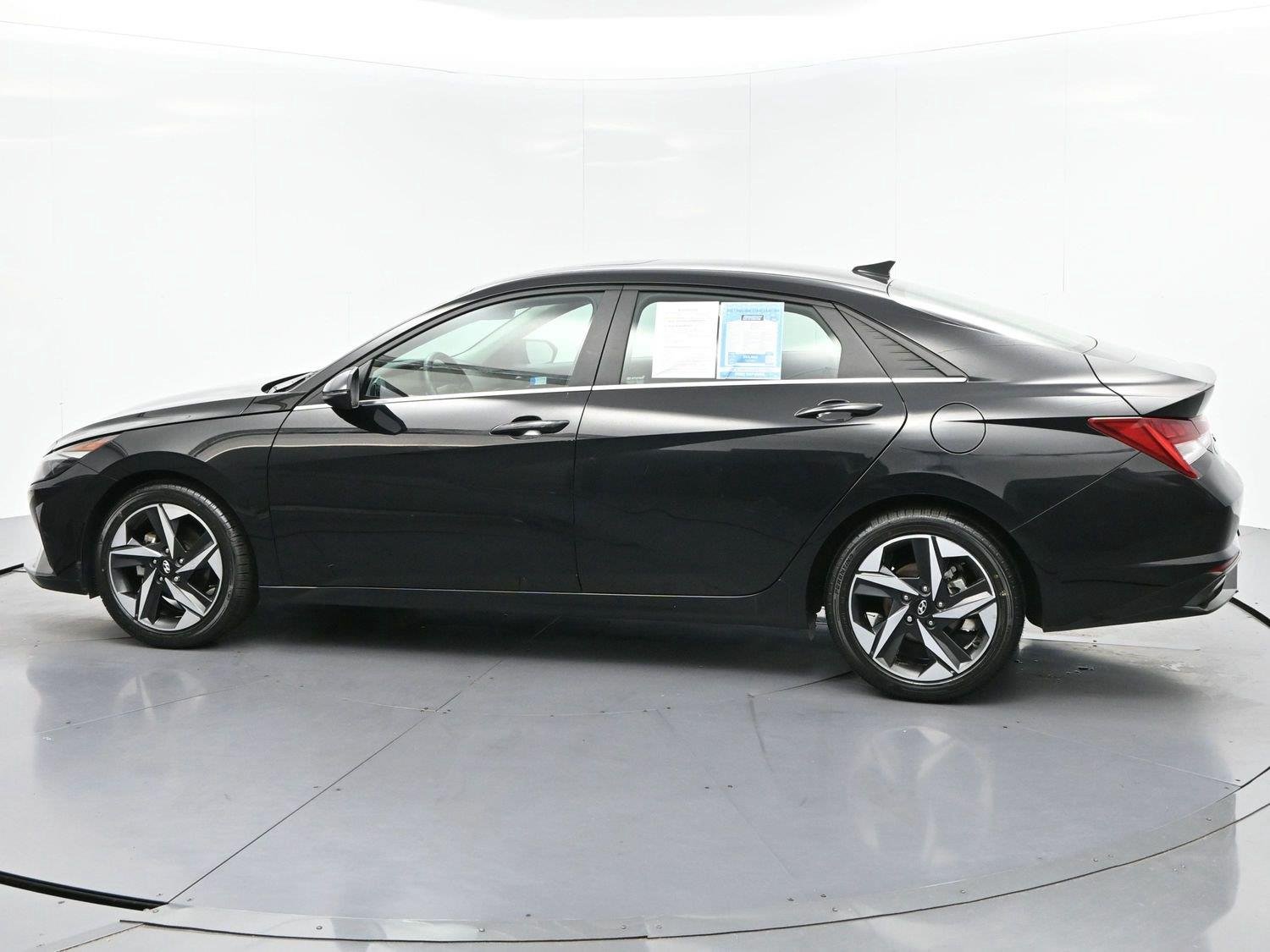 Used 2021 Phantom Black Hyundai Limited image 8