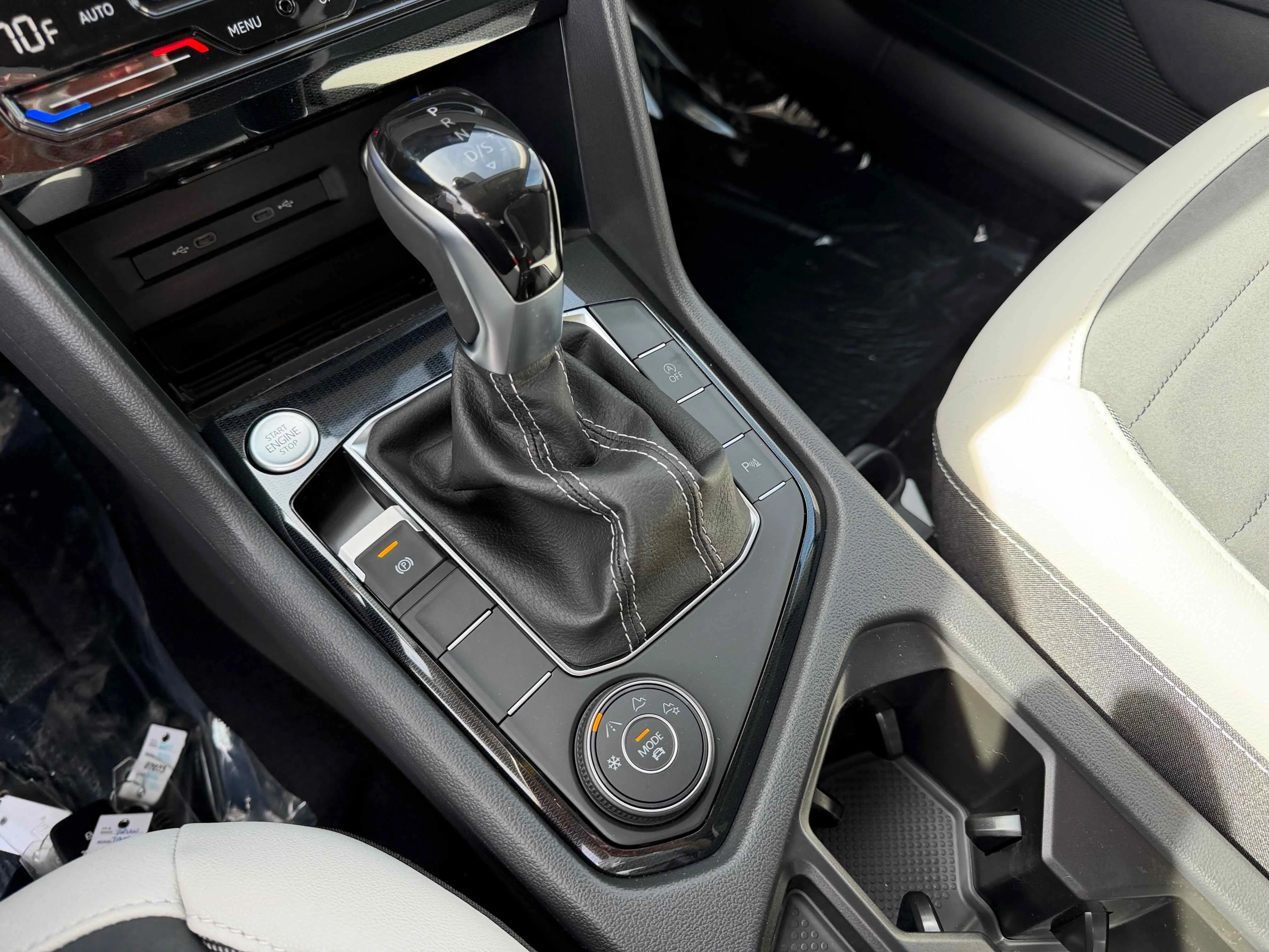 New 2026 Pure White Volkswagen SE image 24